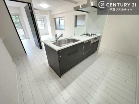 �L�b�`�� ��Ƃ����₷���V�X�e���L�b�`���ł��I���[����������t���Ă���̂ŁA�����X�y�[�X�ɕ���u���Ȃ��čςނ̂ŁA�L�X�g���āA���K�ɍ�Ƃ��ł��܂��I