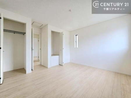 �m�� ���[�X�y�[�X�����Ă��܂��I�������X�b�L�����ڂ��鎖���ł��܂��ˁB
�Ƌ��I�΂Ȃ��V���v���ȃf�U�C���ׁ̈A�Ƌ��I�΂����C�ɓ���̋�ԍ�肪�ł������ł��ˁB