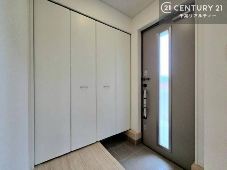 ���� �V���[�Y�{�b�N�X�t���Ȃ̂ŁA���ւ��Еt�����|�������₷���ł��I
�X�b�L���������ւŌ˂��J�����u�ԁA�������̂���S�n������Ԃ��o�}���Ă���܂��B