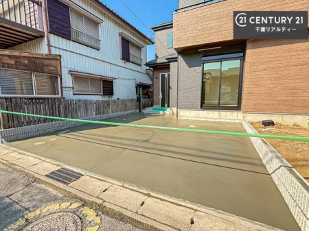 ���ԏ� ���ԃX�y�[�X��3�䕪����܂�(�Ԏ�ɂ��)�I�Z�J���h�J�[�͂������A�o�C�N�⎩�]�ԂȂǂ��u���ꏊ�ɍ���܂���B