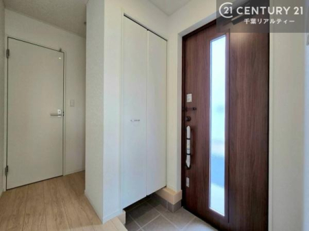 ���� �V���[�Y�{�b�N�X�t���Ȃ̂ŁA���ւ��Еt�����|�������₷���ł��I
�X�b�L���������ւŌ˂��J�����u�ԁA�������̂���S�n������Ԃ��o�}���Ă���܂��B