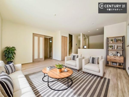 ���r���O �Ƌ��CG�p�[�X�ł��B�J�����̂���L�XLDK�I�\�t�@�[��_�C�j���O�e�[�u����u���Ă������ɂȂ�Ȃ��̂ŉ��K�ɉ߂����܂��I�R�~���j�P�[�V���������₷�����r���O�ł��I