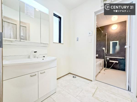 ���ʑ�E���ʏ� �O�ʋ��d�l�̐��ʏ��́A�g�����Ȃ݂����₷������I���͎��[�ɂȂ��Ă��܂��B�h���C���[�₨���ϓ����Еt������̂Ő��ʑ������X�b�L���ƌ����邱�Ƃ��o���܂��I