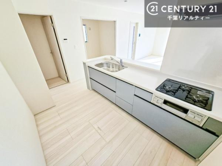 �L�b�`�� ��l�C�̑Ζʎ��V�X�e���L�b�`�����̗p���Ă��܂��I���Ƒ��̃R�~���j�P�[�V���������R�Ƒ�����݌v�ł��B
���q�l�ɂ��ڂ��͂��̂Ŋ������ł��ˁB�L�X�g���ĉ��K�ɍ�Ƃ��i�݂܂��B