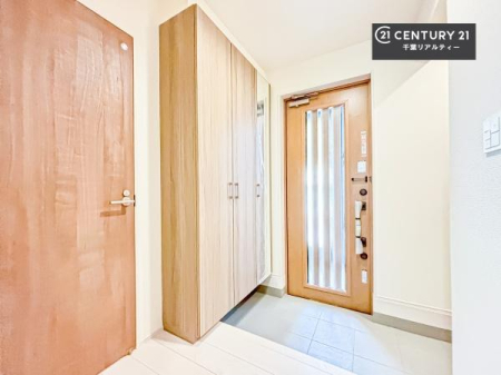 ���� �V���[�Y�{�b�N�X�t���Ȃ̂ŁA���ւ��Еt�����|�������₷���ł��I
�X�b�L���������ւŌ˂��J�����u�ԁA�������̂���S�n������Ԃ��o�}���Ă���܂��B