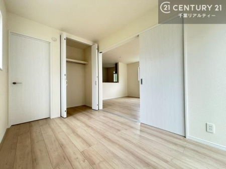 �m�� ���r���O�ɗאڂ����m���ł��B�����J����ΊJ���I�A���߂�Ό��Ƃ��Ă����p���������܂��B