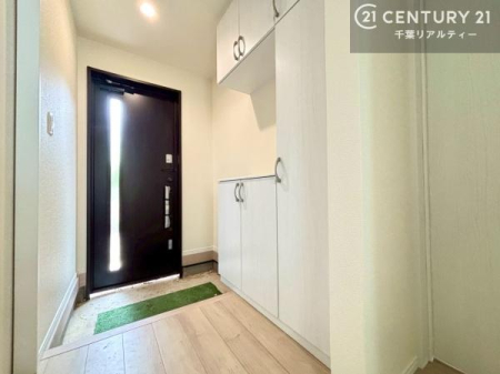 ���� �V���[�Y�{�b�N�X�t���Ȃ̂ŁA���ւ��Еt�����|�������₷���ł��I
�X�b�L���������ւŌ˂��J�����u�ԁA�������̂���S�n������Ԃ��o�}���Ă���܂��B