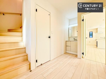 ���ʑ�E���ʏ� �O�ʋ��d�l�̐��ʏ��́A�g�����Ȃ݂����₷������I���͎��[�ɂȂ��Ă��܂��B�h���C���[�₨���ϓ����Еt������̂Ő��ʑ������X�b�L���ƌ����邱�Ƃ��o���܂��I