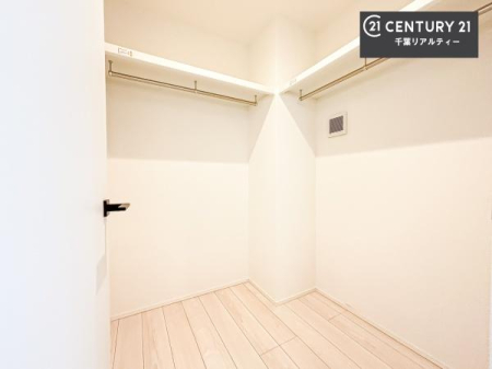 ���[ �E�H�[�N�C���N���[�[�b�g�t���ł��B��������̂��m���Ȃǂ����[���Ă��������ł��ˁI���ɂ���@�������ȂǋG�ߕ��̑傫�ȉƓd�����[�ł��܂��B