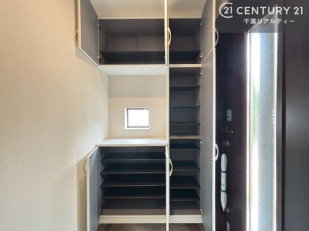 ���� �V���[�Y�{�b�N�X�t���Ȃ̂ŁA���ւ��Еt�����|�������₷���ł��I
�X�b�L���������ւŌ˂��J�����u�ԁA�������̂���S�n������Ԃ��o�}���Ă���܂��B