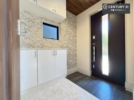 ���� �V���[�Y�{�b�N�X�t���Ȃ̂ŁA���ւ��Еt�����|�������₷���ł��I
�X�b�L���������ւŌ˂��J�����u�ԁA�������̂���S�n������Ԃ��o�}���Ă���܂��B