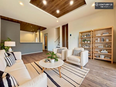 ���r���O �Ƌ��CG�p�[�X�ł��B�J�����̂���L�XLDK�I�\�t�@�[��_�C�j���O�e�[�u����u���Ă������ɂȂ�Ȃ��̂ŉ��K�ɉ߂����܂��I�R�~���j�P�[�V���������₷�����r���O�ł��I