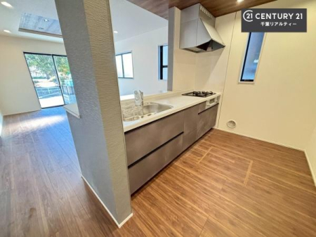 �L�b�`�� ��Ƃ肠�钲���X�y�[�X�ō�Ƃ����₷�����K�ȃL�b�`���ł��I
���q�l�ƈꏏ�ɂ��َq������y���߂�L�X�X�y�[�X�ł��B�y�����������ԂɂȂ肻���ł��ˁI