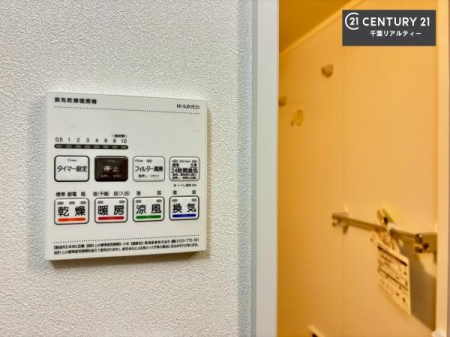 ���̑����� ����������g�[���t���Ă��閣�͓I�Ȏd�l�ł��I�~��̓q�[�g�V���b�N�̗\�h�ɂ��g���܂��B
�J�̓��ł������󕨂���������̂ŁA���󕨂����ߍ��݂ɂ����I