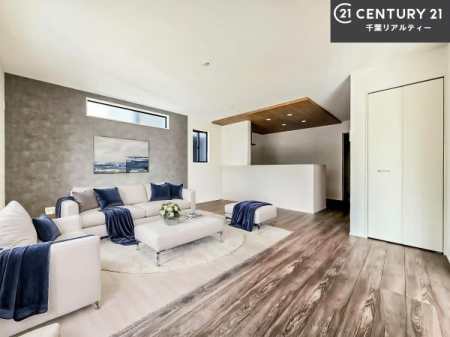 ���r���O �Ƌ��CG�p�[�X�ł��B��؂ȉƑ����W�܂邩�炱��LDK�ɂ͂�����肽���B
�q�����������C�ɏ΂��Ȃ��瑖�����Ă���p�����������u�L���Ƃɂ��ėǂ������v�Ǝv���u�Ԃł��B