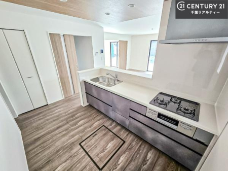 �L�b�`�� ��Ƃ肠�钲���X�y�[�X�ō�Ƃ����₷�����K�ȃL�b�`���ł��I
���q�l�ƈꏏ�ɂ��َq������y���߂�L�X�X�y�[�X�ł��B�y�����������ԂɂȂ肻���ł��ˁI