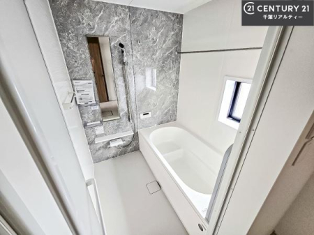 ���� �L�X�o�X�ň���̔������t���b�V���B�����L�΂���̂ŁA�����ɂ��������ƐZ����܂��ˁI�����̃o�X�^�C�����y���݂ɂȂ�܂��B