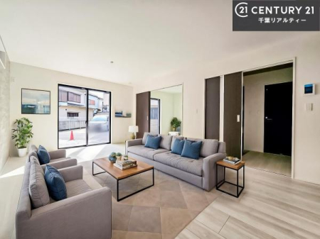 ���r���O �Ƌ��CG�p�[�X�ł��B�J�����̂���L�XLDK�I�\�t�@�[��_�C�j���O�e�[�u����u���Ă������ɂȂ�Ȃ��̂ŉ��K�ɉ߂����܂��I�R�~���j�P�[�V���������₷�����r���O�ł��I