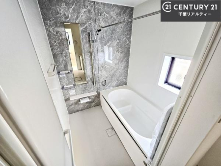 ���� �������������l�̕��͋C�̃o�X���[���́A�����o�Ă��ăo�X�^�C�����[���I
���d���撣���Ă��邲�J���ɂ��D�݂̓����̓����܂����āA�y����ł݂Ă͂������ł��傤���H