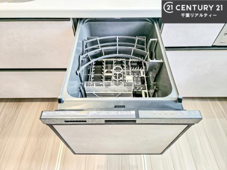 �L�b�`�� �H��@�t���̃L�b�`���ł��I�Z���������r��h�~�Ƃ��đ�ϊ��􂷂�֗��Ȏd�l�ł��I�r���g�C���Ȃ̂ŃL�b�`���̏ꏊ����炸�����X�y�[�X���L���g�����Ƃ��o���܂��I