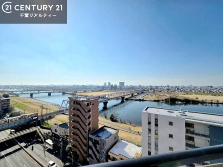 �Z�˂���̒��]�ʐ^ �O�ʂɌ������Ȃ����߁A�J�������ӂ�钭�]�������B���E���傫���L����A��̍L������������Z���ł��B