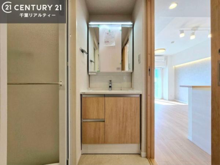 ���ʑ�E���ʏ� �X�^�C���b�V���ȃf�U�C���̐��ʑ���̗p�B�������ꂽ��Ԃ��A���̏�����A���̎��Ԃ����㎿�Ȃ��̂ɉ��o���܂��B