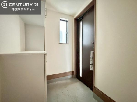 ���� ���ւ̃V���[�Y�{�b�N�X�́A���[�͗ǍD�ŌC���������萮���ł��邾���łȂ��A�㕔������I�Ƃ��Ċ��p�\�B���C�ɓ���̏�����O���[����u���΁A���q���}���邨�����ȋ�ԂɎd�オ��܂��I