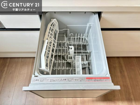 �L�b�`�� �H��@�t���̃L�b�`���ł��I�Z���������r��h�~�Ƃ��đ�ϊ��􂷂�֗��Ȏd�l�ł��I�r���g�C���Ȃ̂ŃL�b�`���̏ꏊ����炸�����X�y�[�X���L���g�����Ƃ��o���܂��I