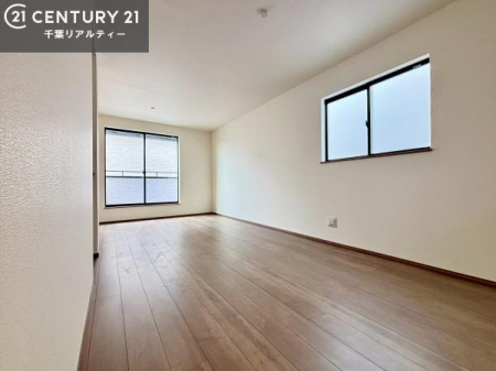 ���r���O �S�n�ǂ����r���O�͉Ƒ������R�ƏW�܂�܂��B�Ƒ��c�R�̎��Ԃ����������ł��B���Ƒ��ƁA����w�[���������Ԃ��߂��������ł��ˁB