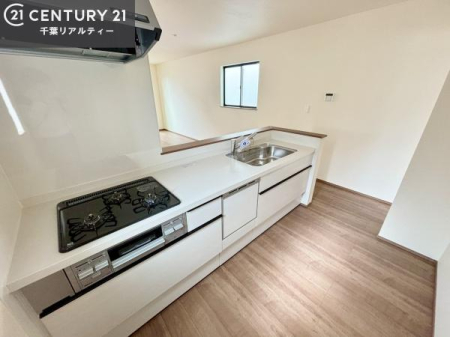 �L�b�`�� ��Ƃ肠�钲���X�y�[�X�ō�Ƃ����₷�����K�ȃL�b�`���ł��I
���q�l�ƈꏏ�ɂ��َq������y���߂�L�X�X�y�[�X�ł��B�y�����������ԂɂȂ肻���ł��ˁI