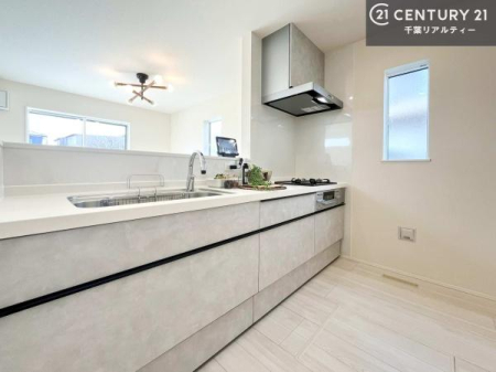 �L�b�`�� ��Ƃ����₷���V�X�e���L�b�`���ł��I���[����������t���Ă���̂ŁA�����X�y�[�X�ɕ���u���Ȃ��čςނ̂ŁA�L�X�g���āA���K�ɍ�Ƃ��ł��܂��I