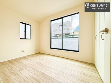 �Q�� �o���R�j�[�ɖʂ��Ă���m���ł��B���邭�����肪����A���C����������ł��܂��I���N���āA�O�ɏo�Ĕw�L�т����[�ċz�����ǂ������}������邱�Ƃ��ł��܂��B