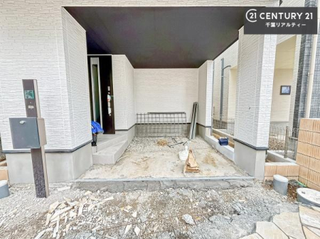 ���ԏ� �r���g�C���K���[�W�̒��ԏ�́A�J�╗����Ԃ�����Ă����̂ő�؂ɊǗ����ł���̂ň��S�I