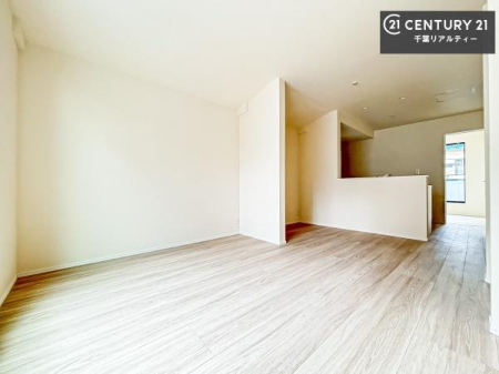 ���r���O �S�n�ǂ����r���O�͉Ƒ������R�ƏW�܂�܂��B�Ƒ��c�R�̎��Ԃ����������ł��B���Ƒ��ƁA����w�[���������Ԃ��߂��������ł��ˁB