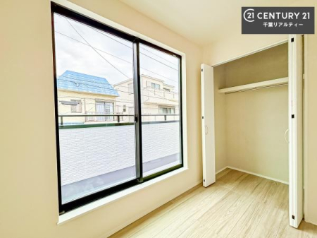 �m�� �V���v���Ƀf�U�C������Ă��邽�߁A�Ƌ��I�т܂���I
���C�ɓ���̉Ƌ��u���Ă��낰���Ԃ���邱�Ƃ��ł��܂��B