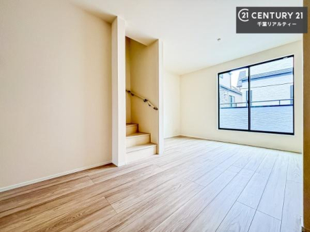 ���r���O �傫�ȑ����炽���Ղ�̗z���������閾�邢���r���O�B�J�����̂��郊�r���O�ŉƑ��c���̂��났�̎��Ԃ��߂����܂��I�����w�\�ł��I���񌻒n�ŗz������Ȃǂ��̊����������܂��I