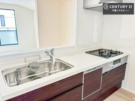 �L�b�`�� ��l�C�̑Ζʎ��V�X�e���L�b�`�����̗p���Ă��܂��I���Ƒ��̃R�~���j�P�[�V���������R�Ƒ�����݌v�ł��B
���q�l�ɂ��ڂ��͂��̂Ŋ������ł��ˁI�L�X�g���ĉ��K�ō�Ƃ��i�݂܂��B