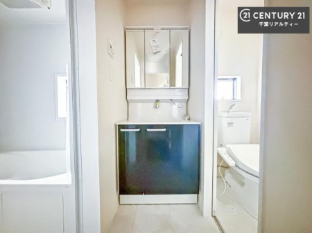 ���ʑ�E���ʏ� �X�^�C���b�V���ȃf�U�C���̐��ʑ���̗p�B�������ꂽ��Ԃ��A���̏�����A���̎��Ԃ����㎿�Ȃ��̂ɉ��o���܂��B