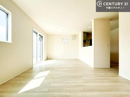 ���r���O ��؂ȉƑ����W�܂邩�炱��LDK�ɂ͂�����肽���B
�q�����������C�ɏ΂��Ȃ��瑖�����Ă���p�����������u�L���Ƃɂ��ėǂ������v�Ǝv���u�Ԃł��B