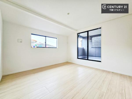 �Q�� �o���R�j�[�ɖʂ����m���́A���炩�Ȓ������������ސS�n�悢��ԁB�u�₩�Ȍ��ɕ�܂�ċC�����悭�ڊo�߂��邽�߁A�Q���ɍœK�Ȃ������ł��B���̊��C�₨�z�c���������K�ɍs���܂��B