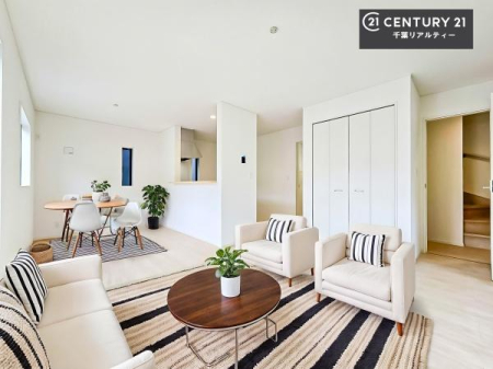 ���r���O �Ƌ��CG�p�[�X�ł��B�D�����z���܂肪���r���O����ł���ċ��S�n�̗ǂ���Ԃ����o���Ă���܂��I
���났�̎��Ԃ��߂����܂��I