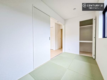 �a�� ���r���O�Ɨאڂ�����R�[�i�[�ł��I�Ǝ��̋x�e�X�y�[�X��L�b�Y�X�y�[�X�Ƃ��Ċ��p����̂��悳�����ł��ˁI
������͗z���������ނ̂ŁA���邭��������������܂��I