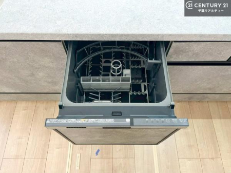 �L�b�`�� �H��@�t���̃L�b�`���ł��I�Z���������r��h�~�Ƃ��đ�ϊ��􂷂�֗��Ȏd�l�ł��I�r���g�C���Ȃ̂ŃL�b�`���̏ꏊ����炸�����X�y�[�X���L���g�����Ƃ��o���܂��I