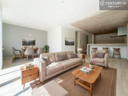 ���r���O �Ƌ��CG�p�[�X�ł��B�S�n�ǂ����r���O�͉Ƒ������R�ƏW�܂�܂��B�Ƒ��c�R�̎��Ԃ����������ł��B���Ƒ��ƁA����w�[���������Ԃ��߂��������ł��ˁB