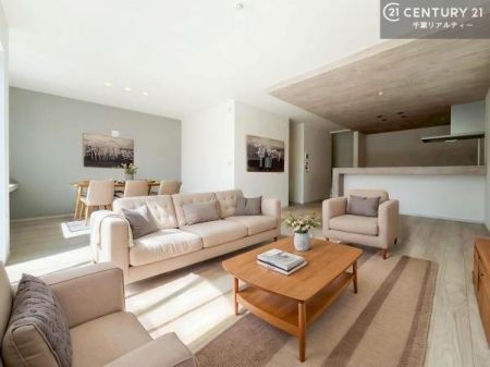 ���r���O �Ƌ��CG�p�[�X�ł��B��؂ȉƑ����W�܂邩�炱��LDK�ɂ͂�����肽���B
�q�����������C�ɏ΂��Ȃ��瑖�����Ă���p�����������u�L���Ƃɂ��ėǂ������v�Ǝv���u�Ԃł��B