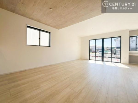 ���r���O �J�����̂���L�XLDK�I�\�t�@�[��_�C�j���O�e�[�u����u���Ă������ɂȂ�Ȃ��̂ŉ��K�ɉ߂����܂��I�R�~���j�P�[�V���������₷�����r���O�ł��I