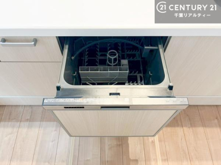 �L�b�`�� �H��@�t���̃L�b�`���ł��I�Z���������r��h�~�Ƃ��đ�ϊ��􂷂�֗��Ȏd�l�ł��I�r���g�C���Ȃ̂ŃL�b�`���̏ꏊ����炸�����X�y�[�X���L���g�����Ƃ��o���܂��I