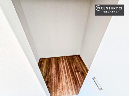 ���[ �E�H�[�N�C���N���[�[�b�g�t���ł��B��������̂��m���Ȃǂ����[���Ă��������ł��ˁI���ɂ���@�������ȂǋG�ߕ��̑傫�ȉƓd�����[�ł��܂��B