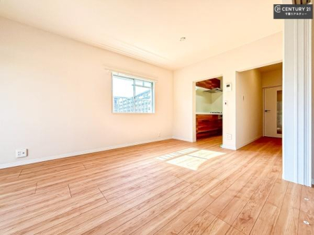 ���r���O ��؂ȉƑ����W�܂邩�炱��LDK�ɂ͂�����肽���B
�q�����������C�ɏ΂��Ȃ��瑖�����Ă���p�����������u�L���Ƃɂ��ėǂ������v�Ǝv���u�Ԃł��B