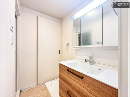 ���ʑ�E���ʏ� �g�Ȃ�𐮂�����ʏ��́A���������厖�ł��I������̐������̂��镵�͋C�����o�I�C�����悭���g�����������܂��B�L�X�����X�y�[�X���������ł��ˁI
